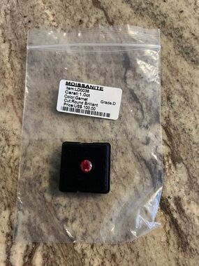 Moissanite Round Brilliant Garnet Stone - Red NWT